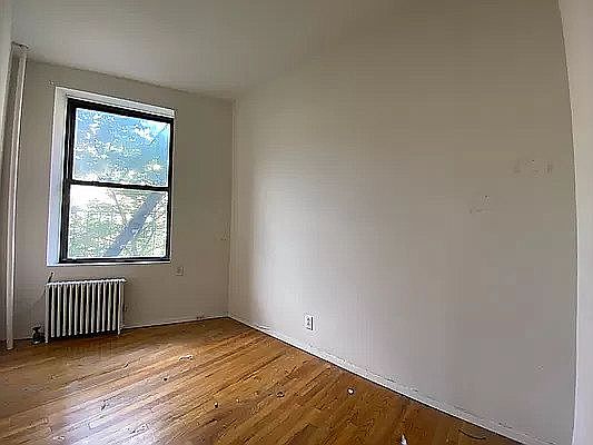 3rd image of 202 W 102nd St APT 4WF
