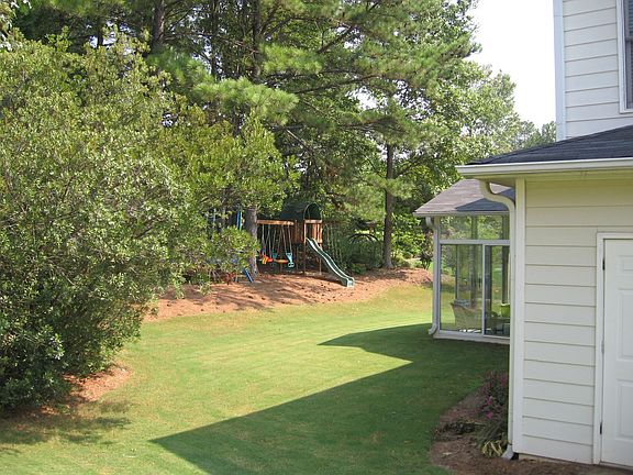 Fantastic Backyard w/ Built on Storage Room