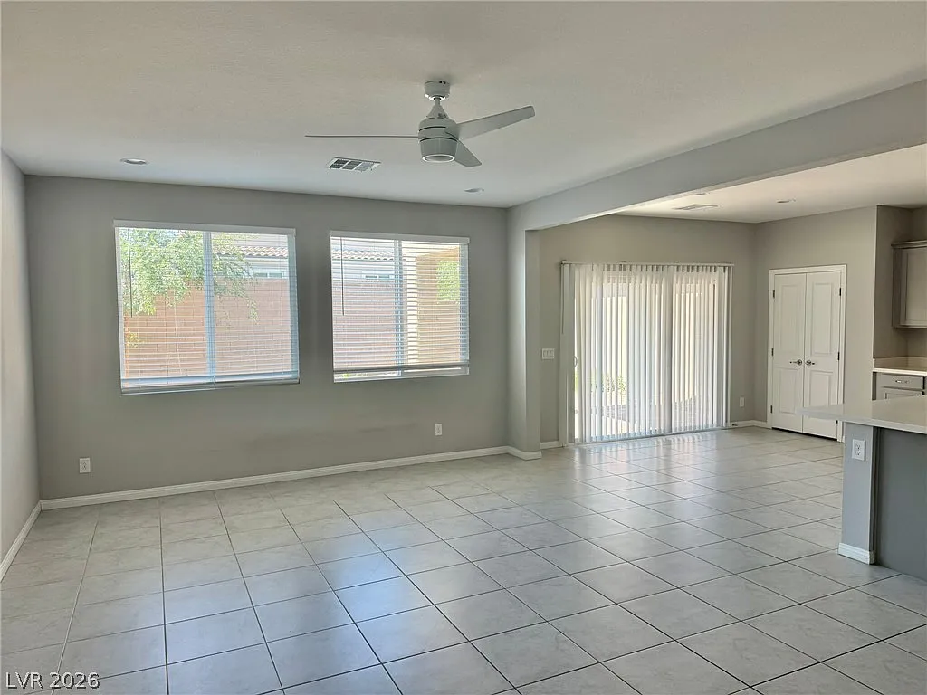 3 bed, 2.5 bath, 2054 sqft, $2,300 — Photo 4