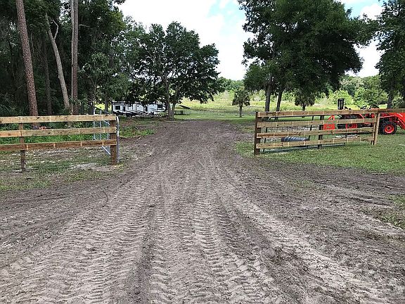 Toy/RV friendly entrance