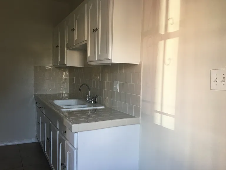465 S Detroit St #25-405 — Photo 8
