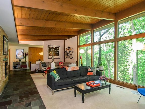 5th image of 485 Riverview Dr