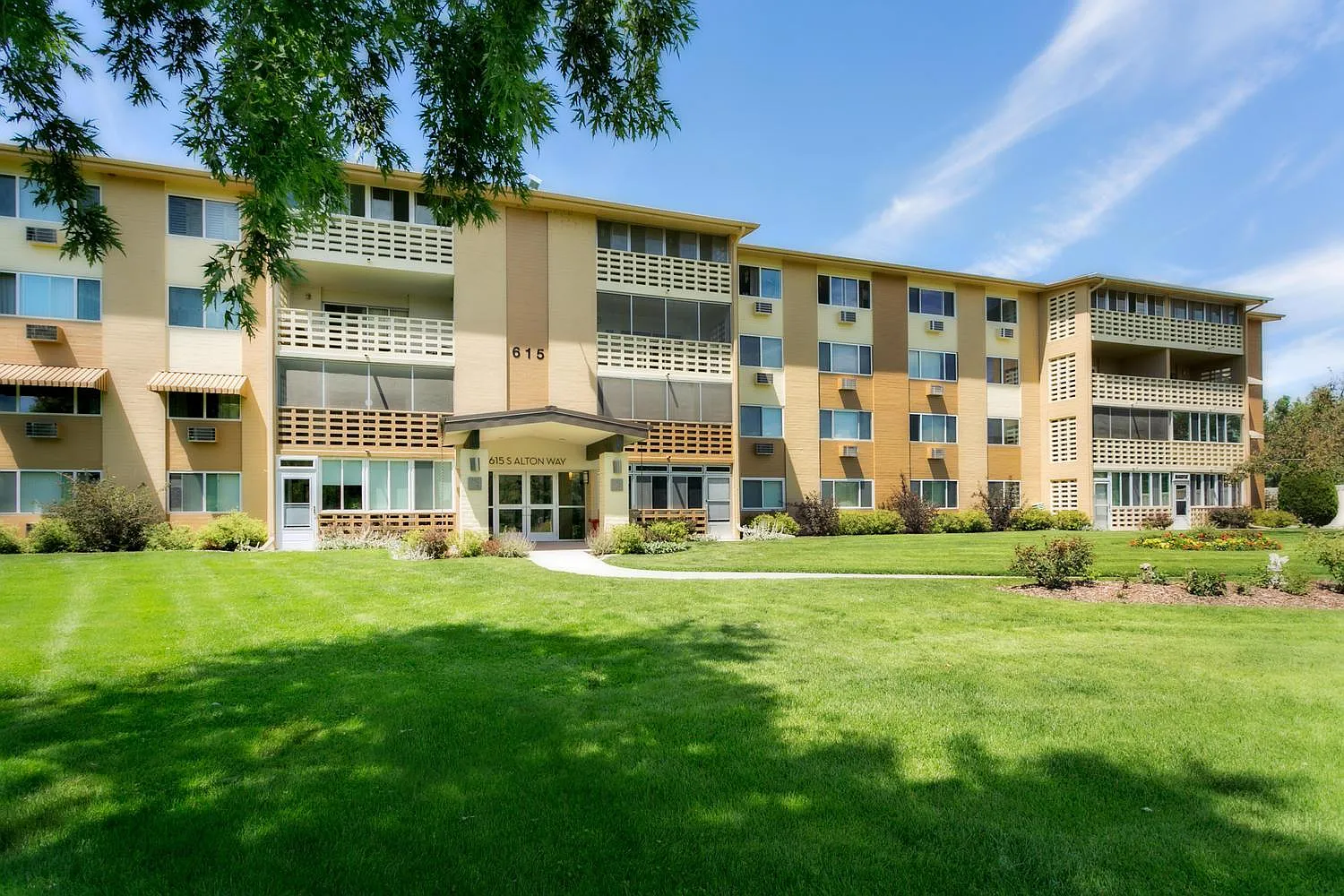 2 bed, 945 sqft, $1,399 — Photo 2