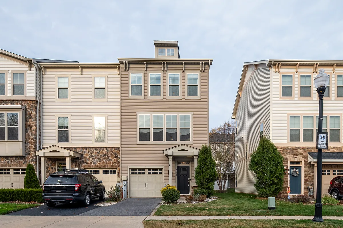 Exterior Front - 214 Tanner Ln #1