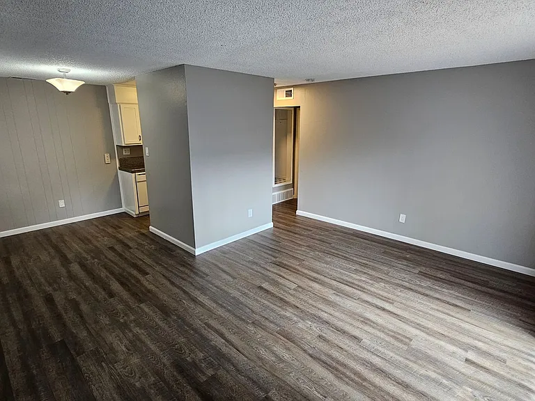 Providence House Apartments — Photo 3
