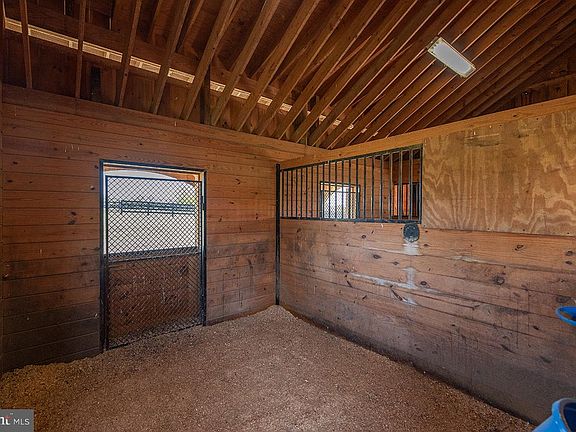 4th image of 5265 Bear Hollow Ln