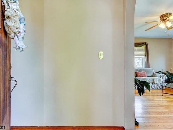 4th image of 315 White Ave