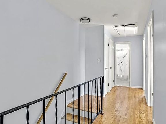 4th image of 52 Yacht St