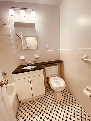 Rented by Metropolis Real Estate of Manhattan | media 27