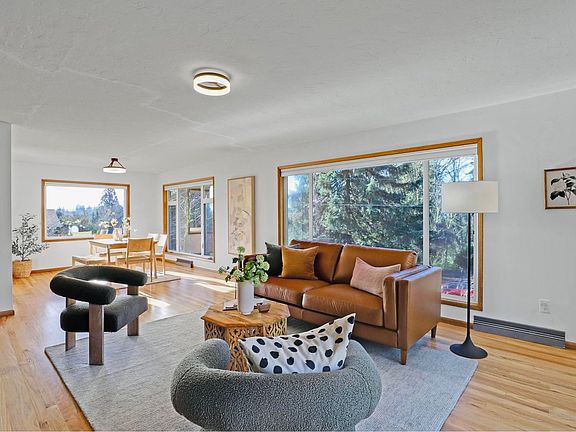 Upper lounge