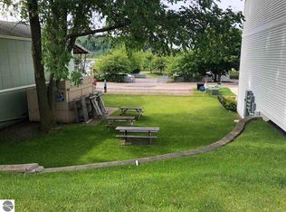 228 Main St, Frankfort, MI 49635