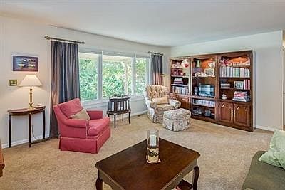 4th image of 474 Iris Ln