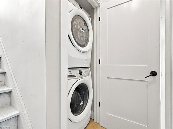 5th image of 19 Lottridge St