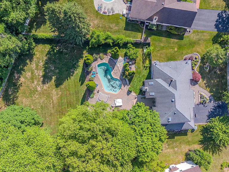 61 Amherst Way — Photo 69