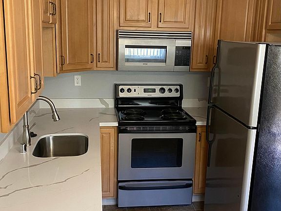 2nd image of 570 University Ave #16