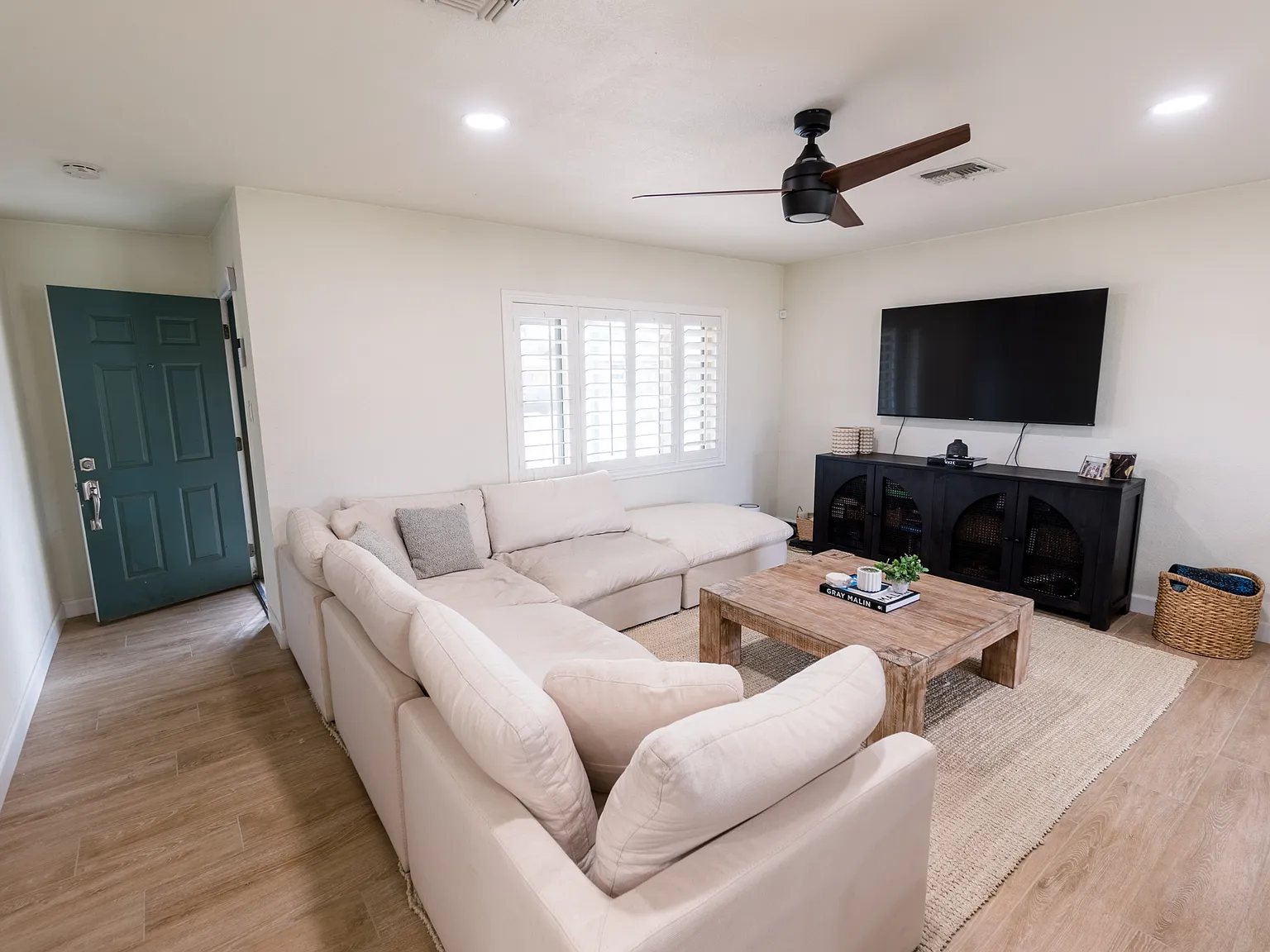 3 bed, 1220 sqft, $3,150 — Photo 3