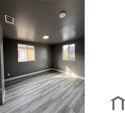 466 E 43rd Pl — Photo 5