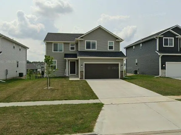 572 SE Dapple Dr, West Des Moines, IA 50265