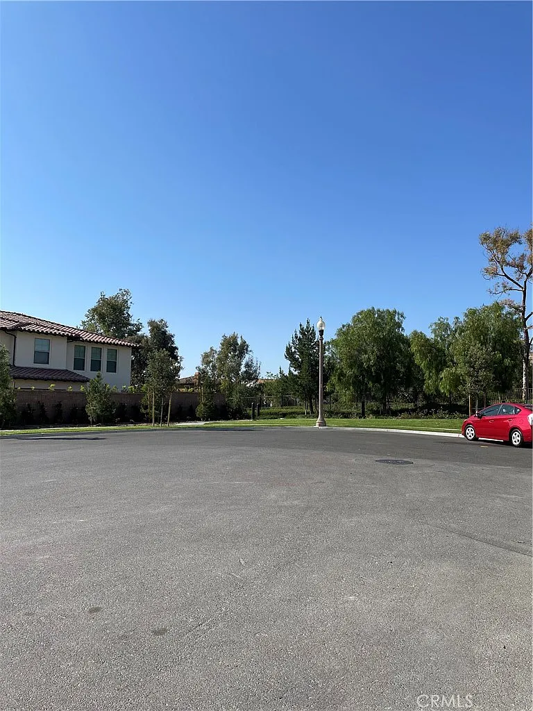 5 bed, 4.5 bath, 3024 sqft, $7,500 — Photo 2