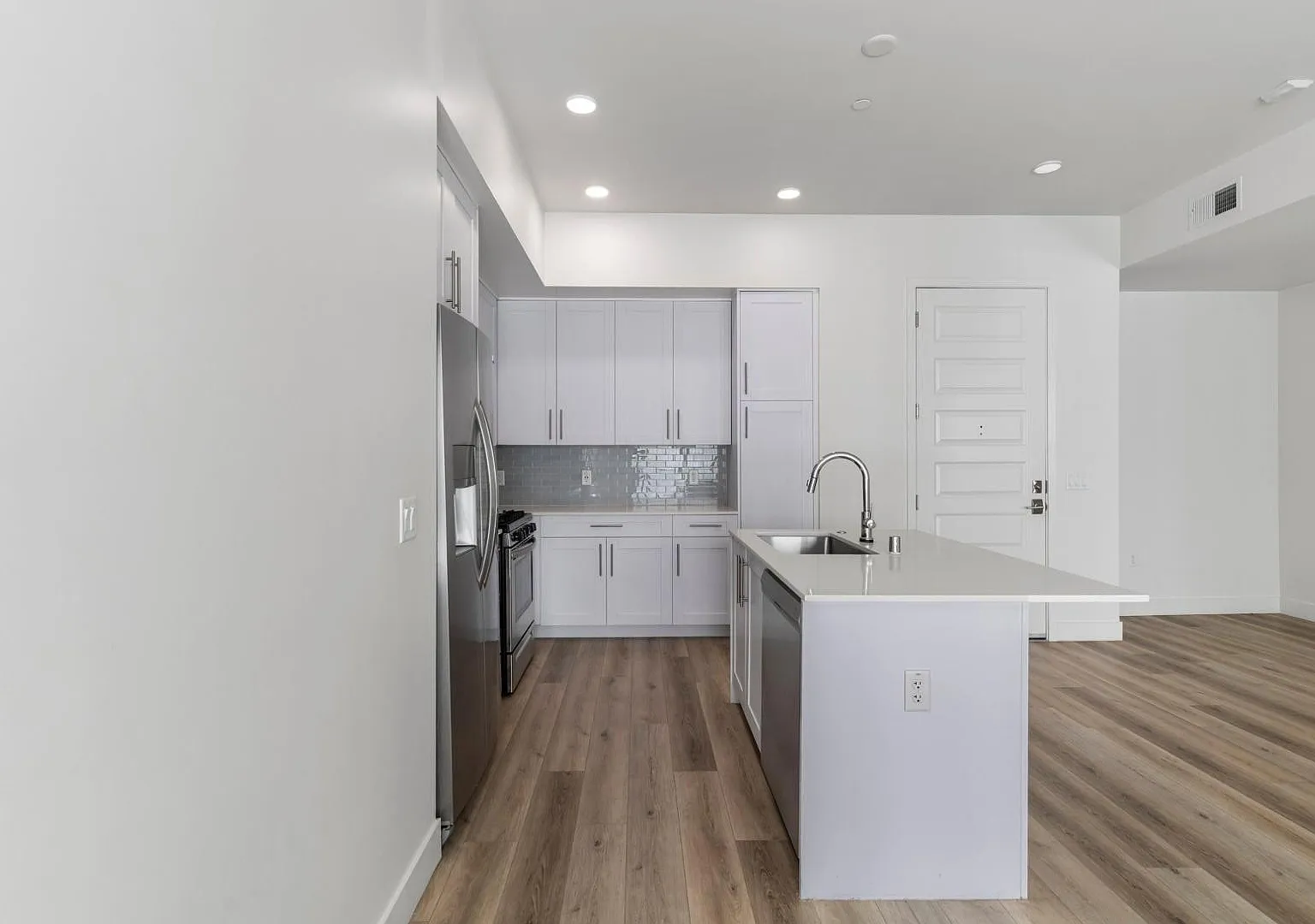 2 bed, 2.0 bath, 1171 sqft, $2,500 — Photo 4