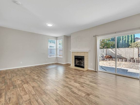 5th image of 681 Chateau Cir