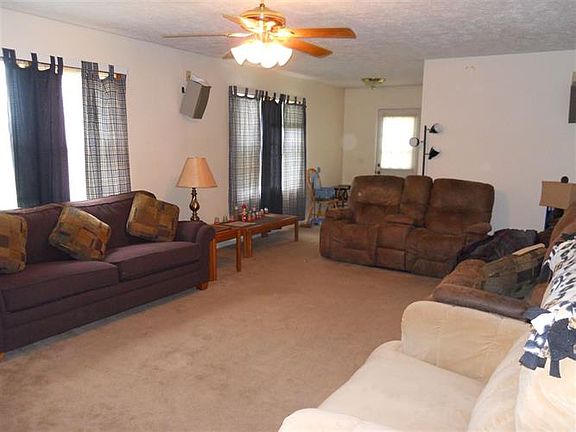 3rd image of 408 Country Ln