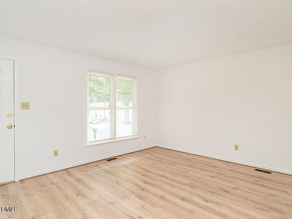 4th image of 1207 Collins Dr