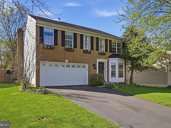 2nd image of 816 Bellview Ct NE