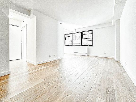 3rd image of 222 E 39th St APT 15E