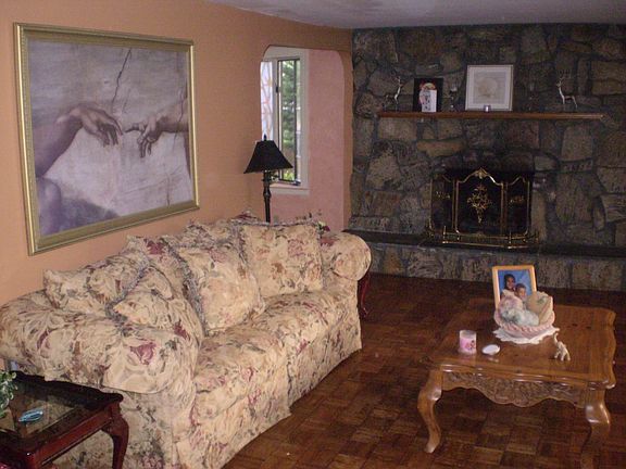living room w/fireplace 