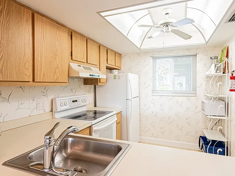 1022 Manatee Rd #D107 — Photo 7