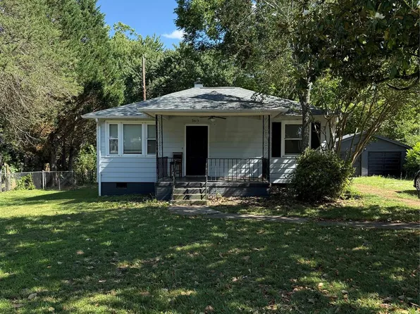 3413 1st Avenue Cir NW, Hickory, NC 28601