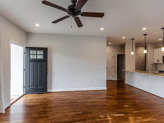 3rd image of 1107 Emerald Crest Dr