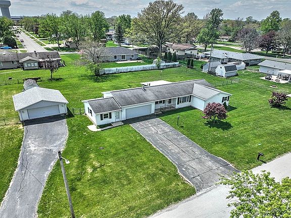 3rd image of 425 Maddox Dr