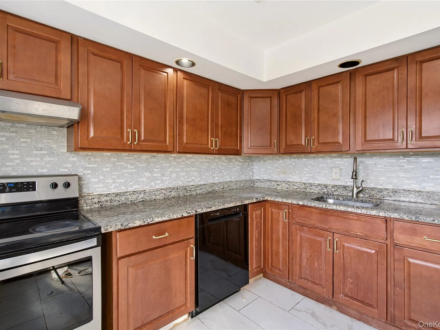 4 bed, 2.0 bath, 1897 sqft, $6,500 — Photo 4