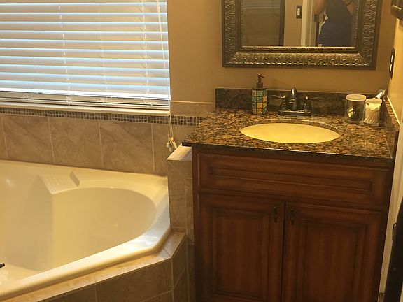 4th image of 5243 Oxford Crest Dr