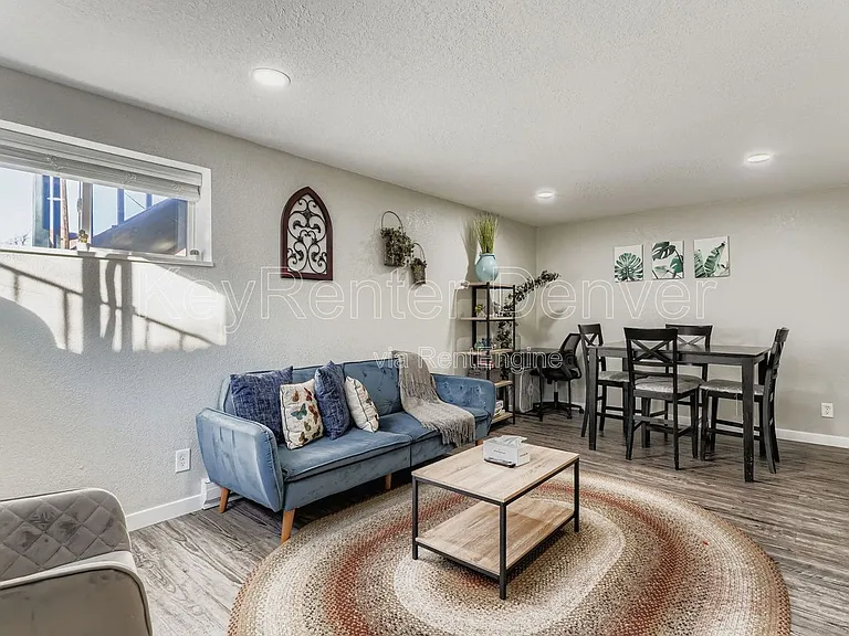 1452 N Ivy St — Photo 11