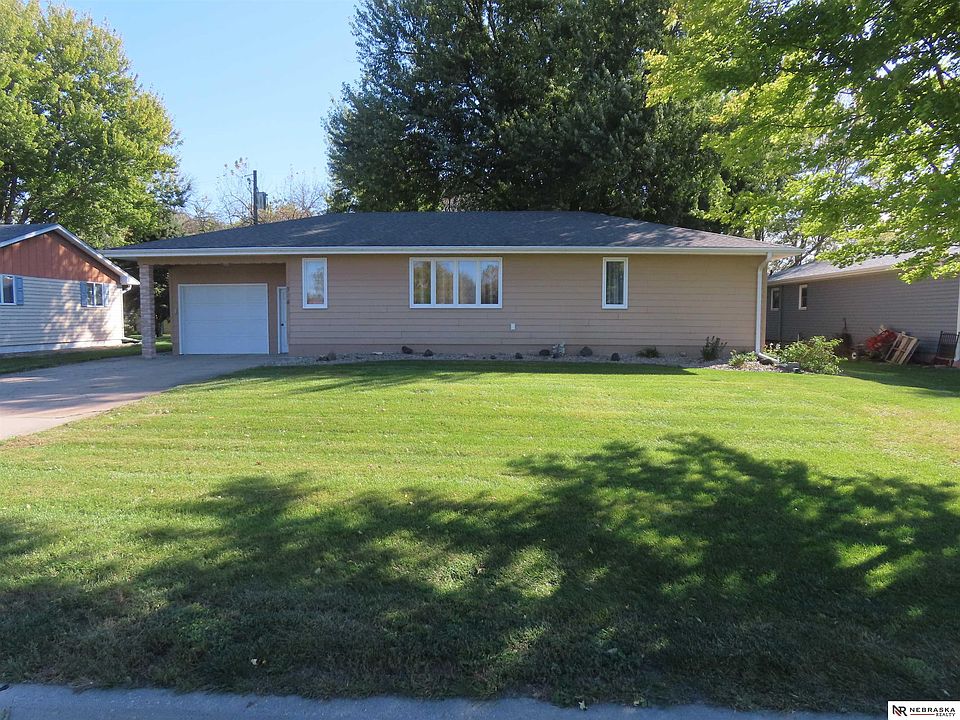 1st image of 304 S 1st St