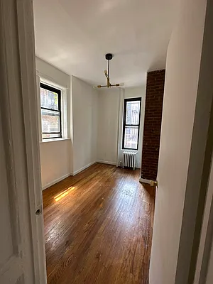 Rented by Eric Goodman Realty Corp | media 10