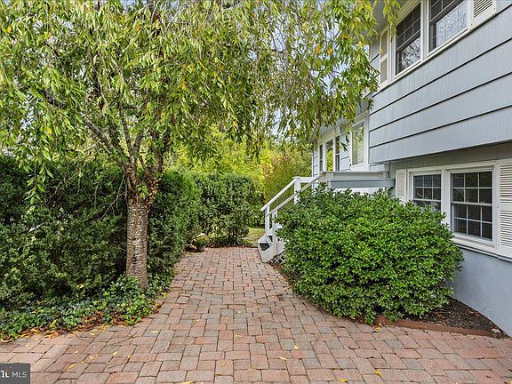 5th image of 23 Randall Rd