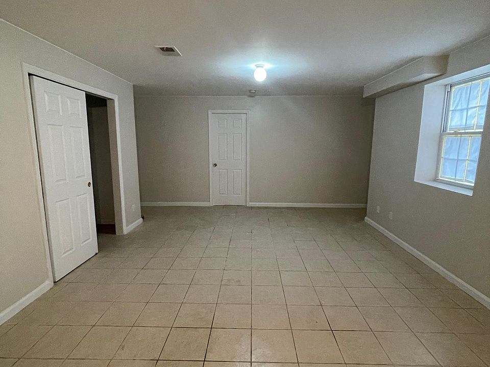 1st image of 392 Dodd St Floor 1