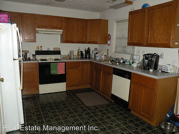 3rd image of 202 Shelia Ct