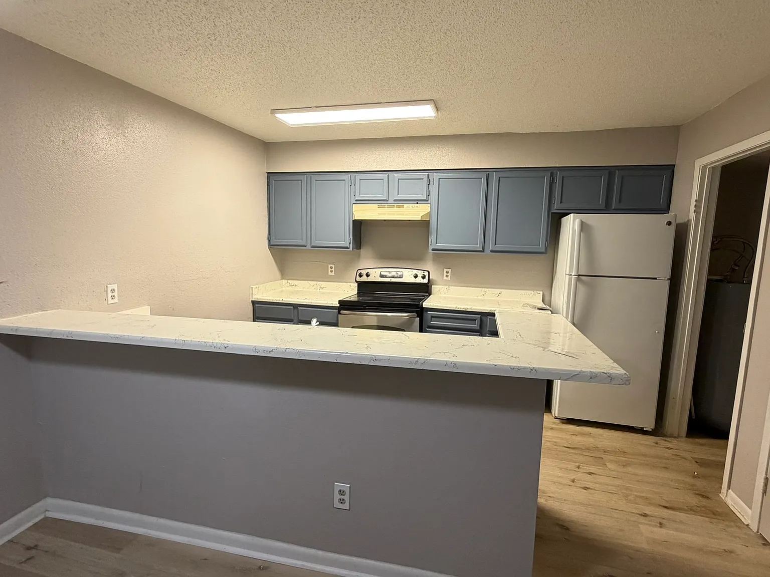 1 bed, 1.5 bath, 907 sqft, $950 — Photo 3