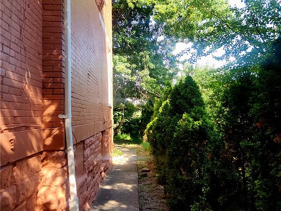3rd image of 602 Mulberry St #3