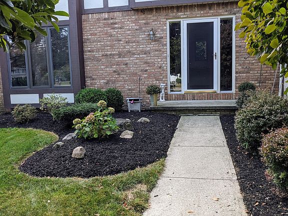 4th image of 16067 Acacia Dr