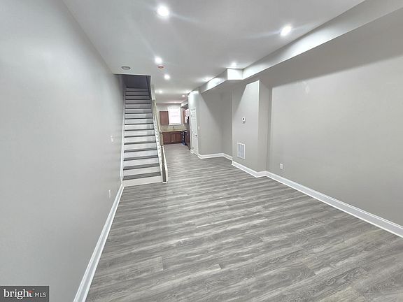 3rd image of 336 Whitridge Ave