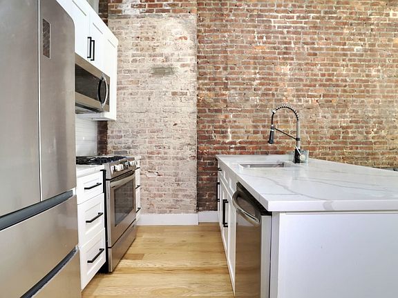 4th image of 25 Corbin Ave APT 6
