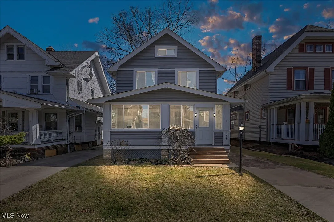 1217 Westlake Ave photo 1