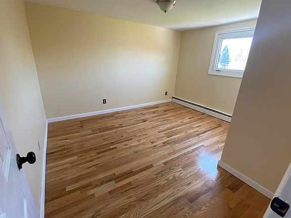 4th image of 146 Laurel Ave Floor 2