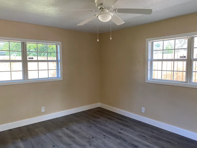 3209 Corby St — Photo 12